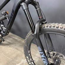 Load image into Gallery viewer, 712CE91D-C909-48DDEMO BIKE: BALANCE - Black - XL (Complete Bike) - Fork