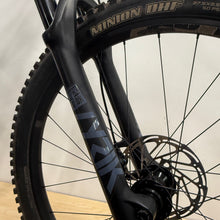 Load image into Gallery viewer, DEMO BIKE: BALANCE - Black - XL (Complete) Fork 2