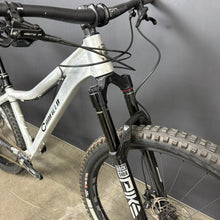 Load image into Gallery viewer, DEMO_BIKE_YELLI_SCREAMY_-_Raw_-_SM-Complete_Bike-Fork