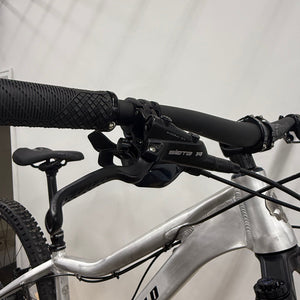 DEMO_BIKE_YELLI_SCREAMY_-_Raw_-_SM_-_Complete_Bike_-_Brakes_Shifter 2