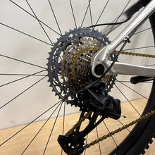 Load image into Gallery viewer, DEMO_BIKE_YELLI_SCREAMY_-_Raw_-_SM_-_Complete_Bike_-_Chain + RD + Cassette 