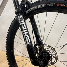 Load image into Gallery viewer, DEMO_BIKE_YELLI_SCREAMY_-_Raw_-_SM_-_Complete_Bike_-_Fork