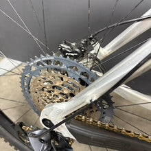 Load image into Gallery viewer, DEMO_BIKE_YELLI_SCREAMY_-_Raw_-_XL-Complete_Bike-Cassette Small size