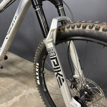 Load image into Gallery viewer, DEMO_BIKE_YELLI_SCREAMY_-_Raw_-_XL-Complete_Bike-Fork