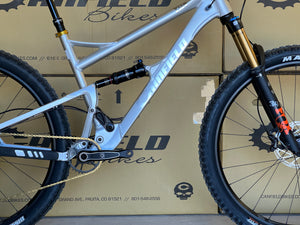 USED DEMO BIKE: TILT - Stealth Silver - Large (Complete Bike)