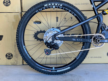 Load image into Gallery viewer, USED DEMO BIKE: LITHIUM - Stealth Black - Medium (Complete Bike)
